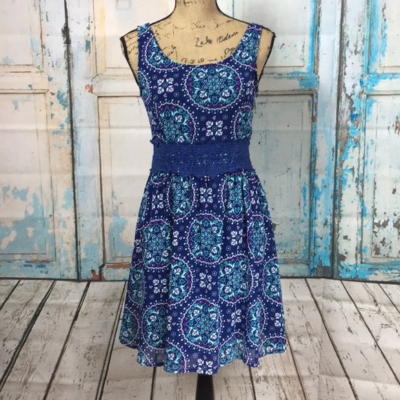 Xhilaration Dresses & Skirts - Xhilaration Floral Design Size Medium Dress